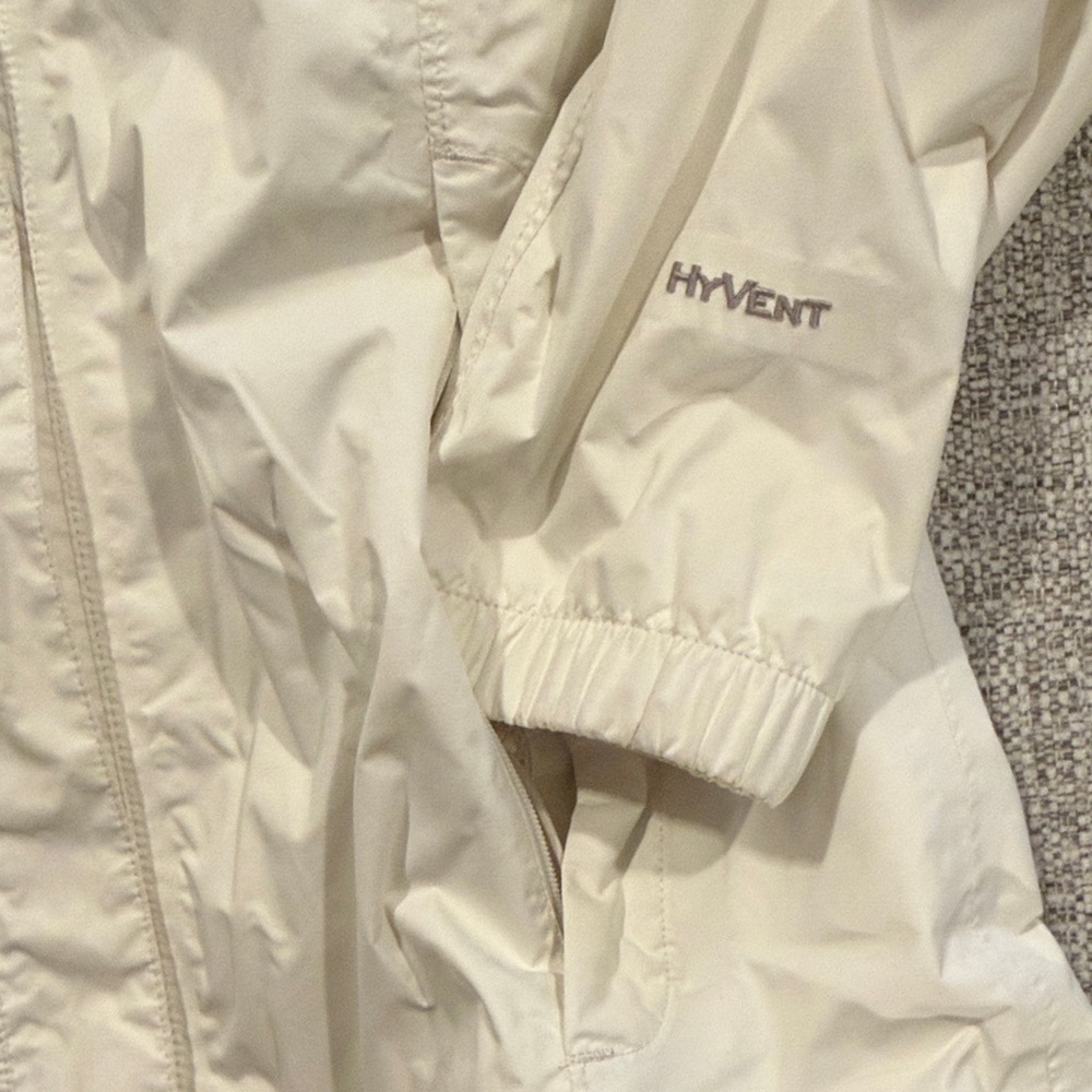 The North Face Women's White Hooded Windbreaker Jacket - Picture 4 of 5